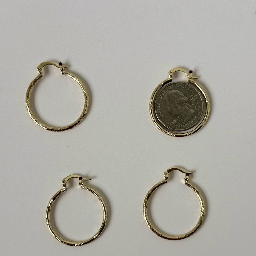 New Two pairs‎ of laminated gold women’s earrings - Picture 3 of 5